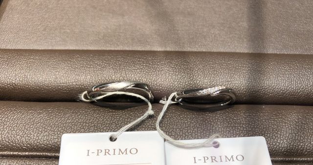 左が男性、右が女性用のリングです。