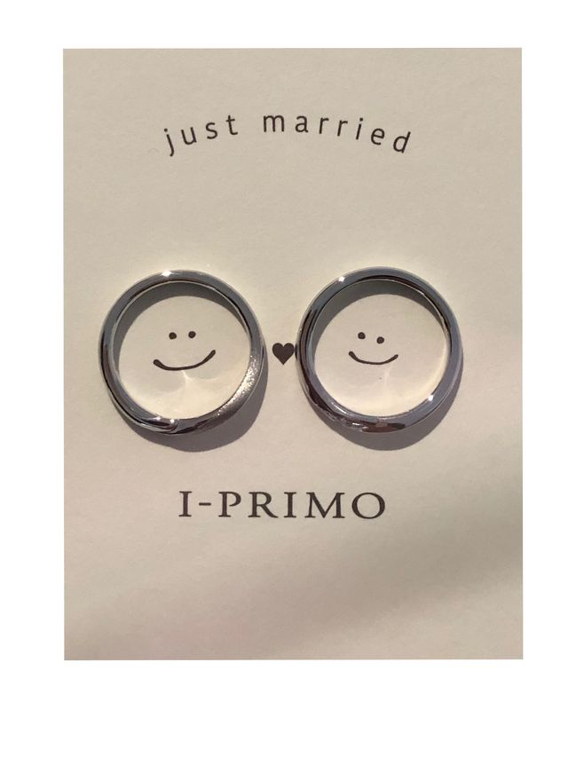 受取時にいただいた記念写真用の台紙を使って撮影したものです。