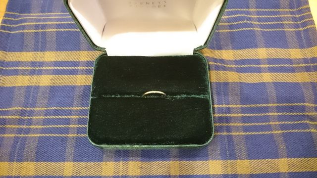 とても華奢なリングです。