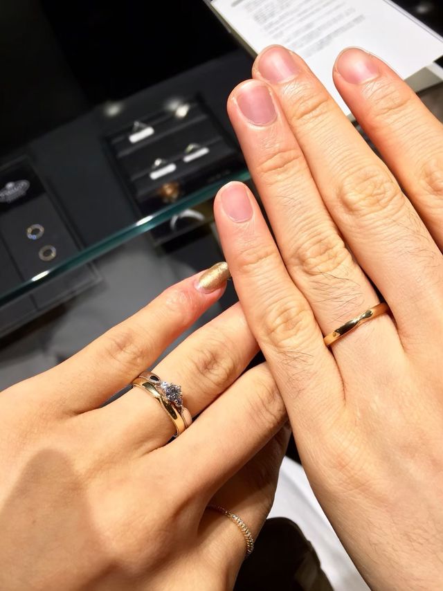 先に買った婚約指輪と合わせました
