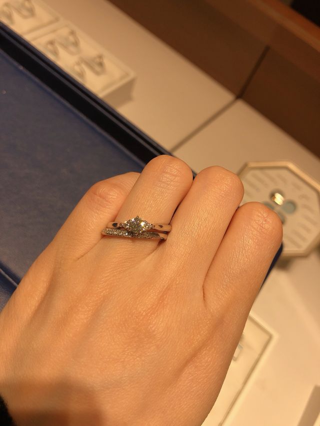 婚約指輪検討の際の試着画像です。
