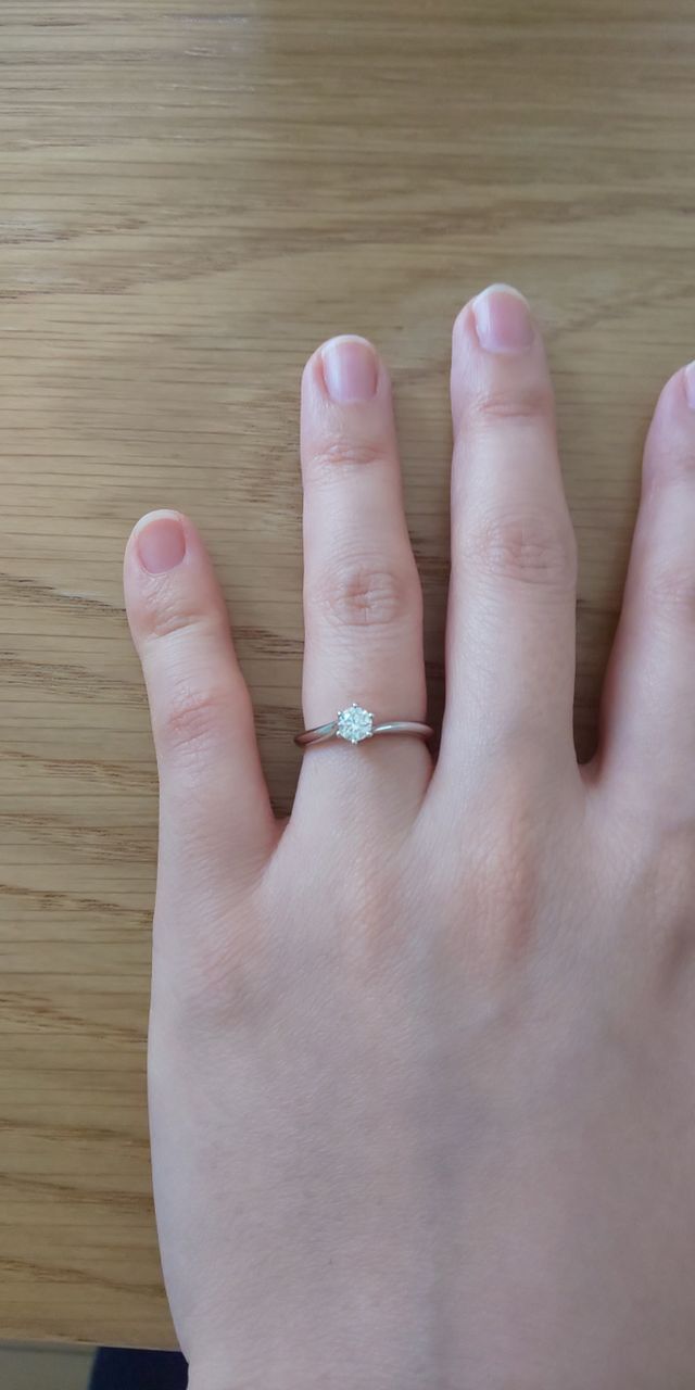 シンプルなデザインで石の輝きが際立って見えました。