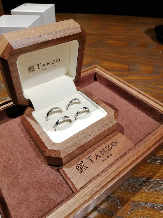 専用BOXと入籍指輪・結婚指輪