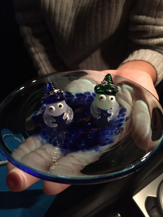 素敵なリング置きもいただきました！左が購入した結婚指輪