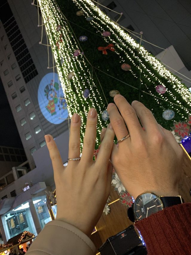 クリスマスマーケットのイルミネーションにがして撮りました