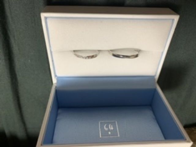 指輪の写真です。ケースに入れた状態です。