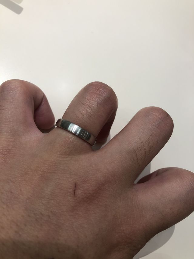 こんなゴツくてボロボロの手でもかっこよく見えます