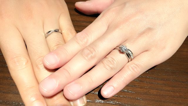 結婚指輪を購入しました！ダイヤの輝きも綺麗です！