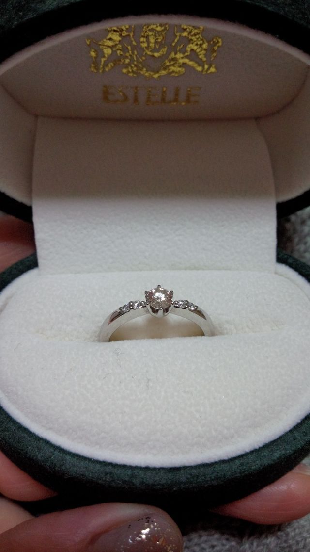 シンプルなデザインで、年を重ねても身に付けられると思います。