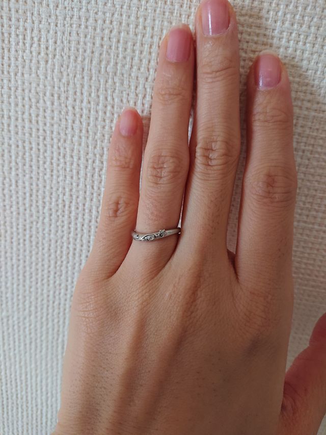 デザイナーさんと主人と三人で考えた指輪です。