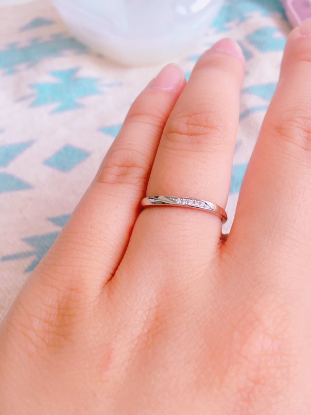 プラチナとピンクゴールドの混合です。