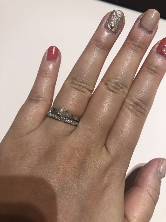 エンゲージリングと、マリッジリングのセットリングです。