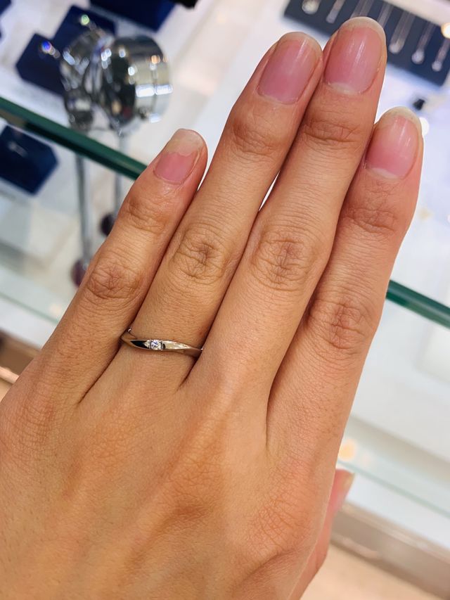 指が長く綺麗に見えるデザイン