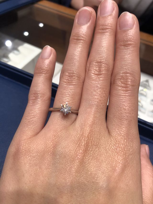 シンプルでダイヤが一番綺麗に見えます。