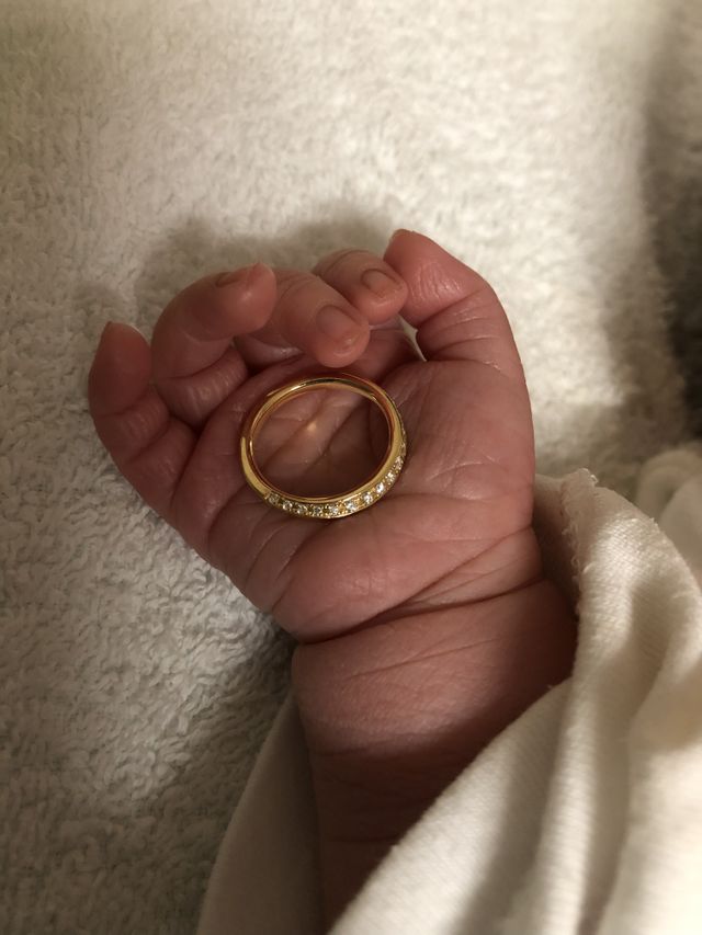 娘が生まれた日に記念に撮りました。