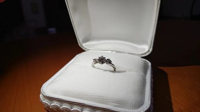 薔薇をモチーフにした世界に一つだけの婚約指輪
カオキ最高。