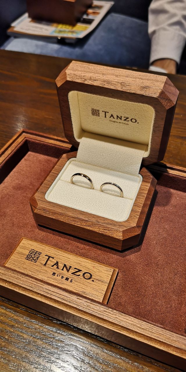 ウォールナットのケースで納品です