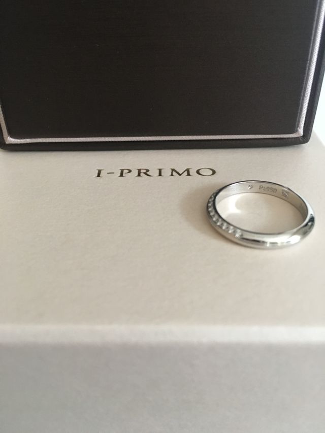 ペアリングの女性のみの指輪写真になります。