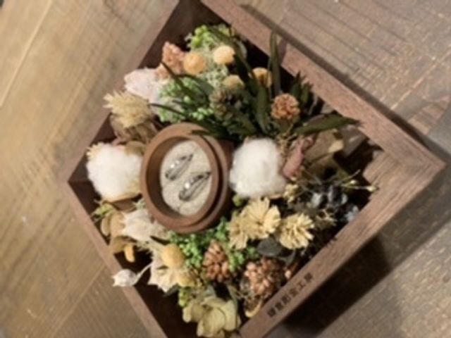 甲丸、ヘアライン仕上げです。