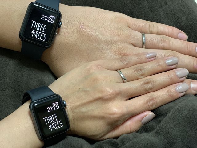 お店のロゴも可愛くて、指輪とお揃いでパシャリ。