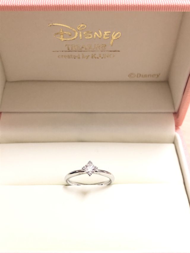 ダイヤを支えているところに隠れミッキー