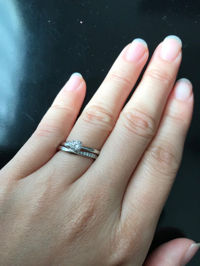 婚約指輪と結婚指輪セットで購入しました。