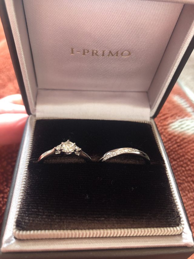 婚姻指輪、結婚指輪2つ重ね付けをするととっても豪華になる