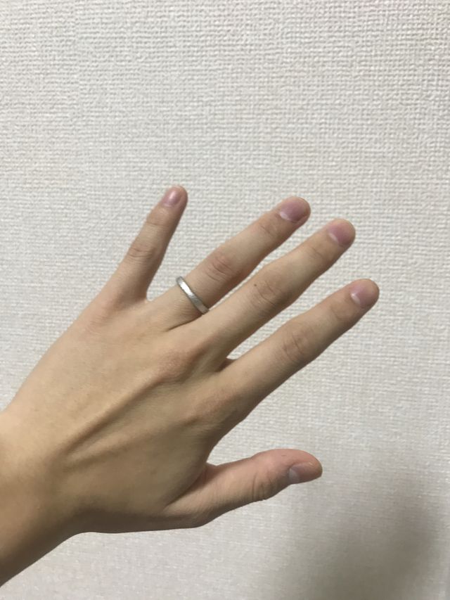 指輪の幅もキツすぎず、緩すぎない絶妙な幅でした。
