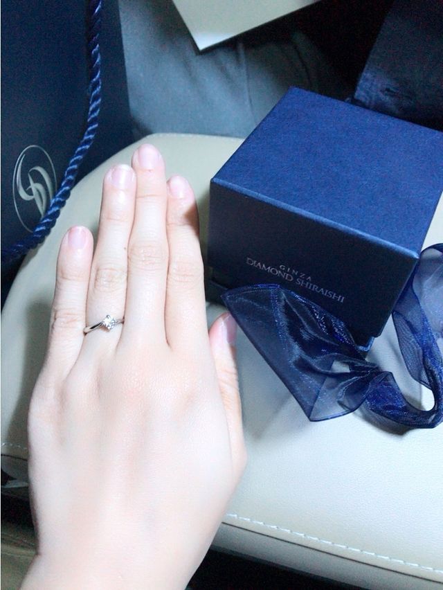 婚約指輪装着時です