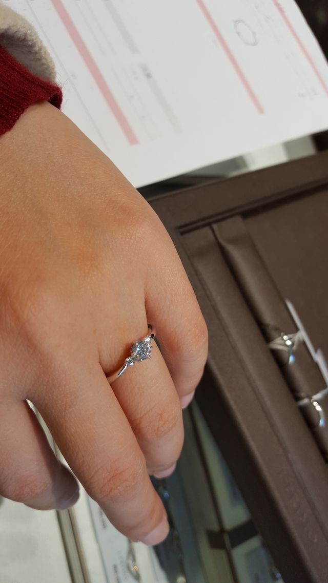 セレクトオーダーした婚約指輪です。
