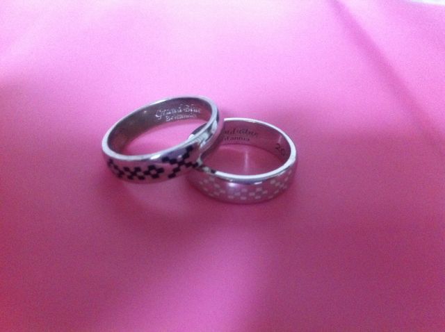 表面にミンサー織りの模様が入っています