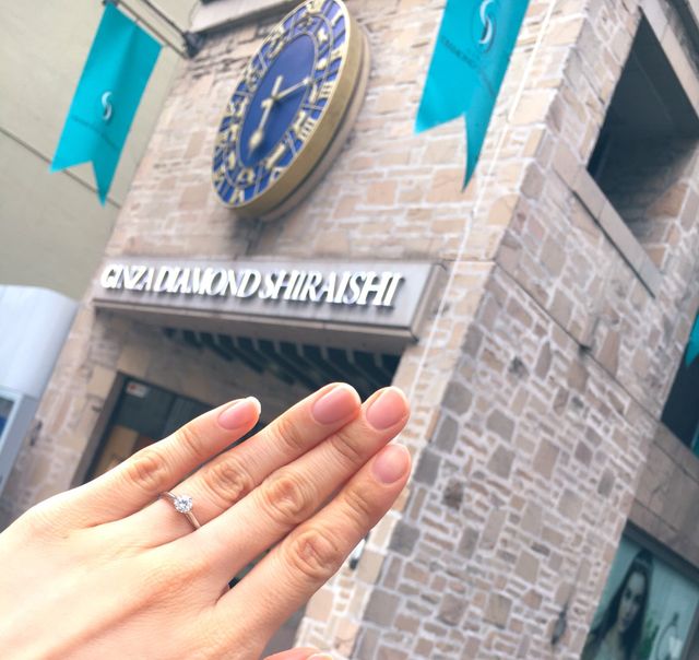 受け取った時に、記念でお店の前で撮影しました。