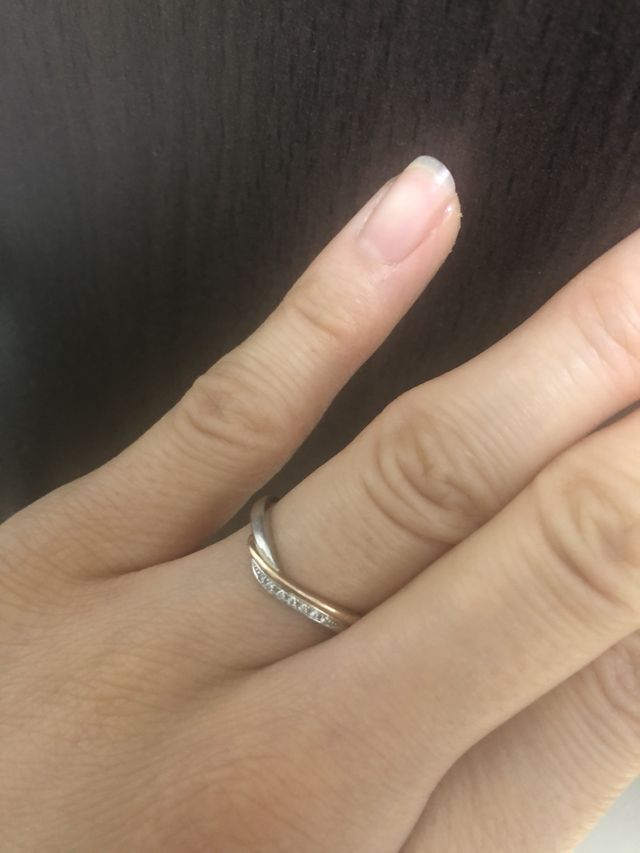 ピンクゴールドとプラチナの2層になってます。