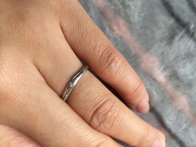 中はブルームーンストーンのダイヤが入ってる