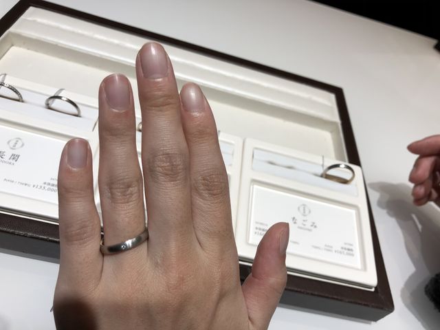 店員さんの対応も非常に良く、
気に入った指輪を見つけられた。