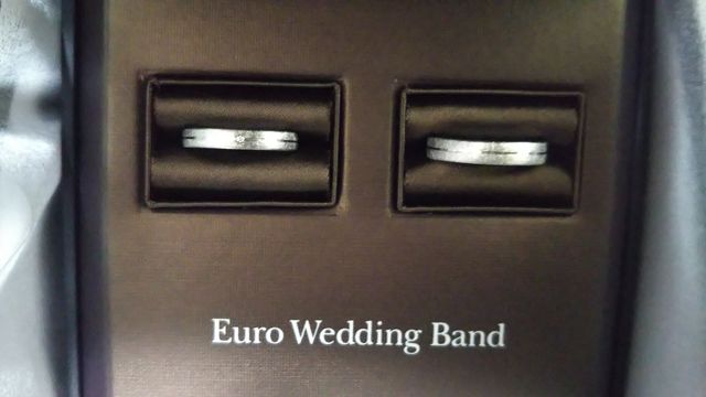 左が女性用でダイヤが入っています。