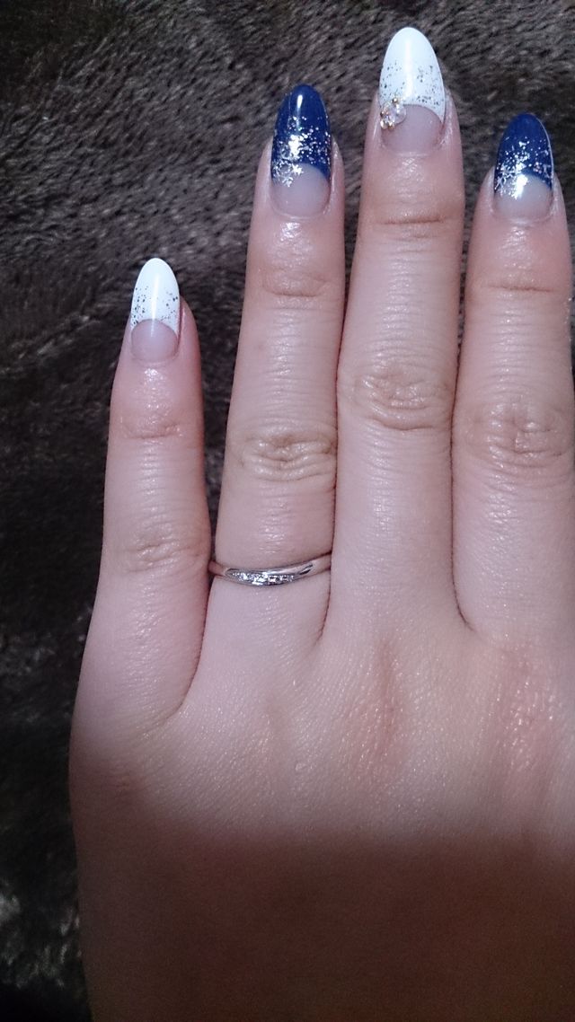 カーブとダイヤのちりばめ具合がとても素敵なリングです♪   