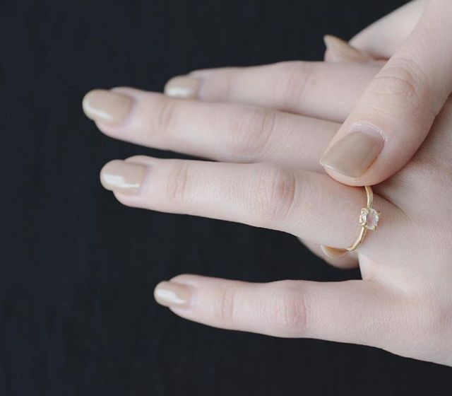 憧れのダンタンの指輪を購入しました。繊細で可愛いです。