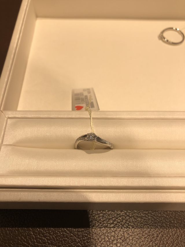試着もしましたが、写真を撮り忘れたので、指輪のみの写真です