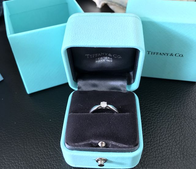 ボックス箱と指輪とピローケースです,