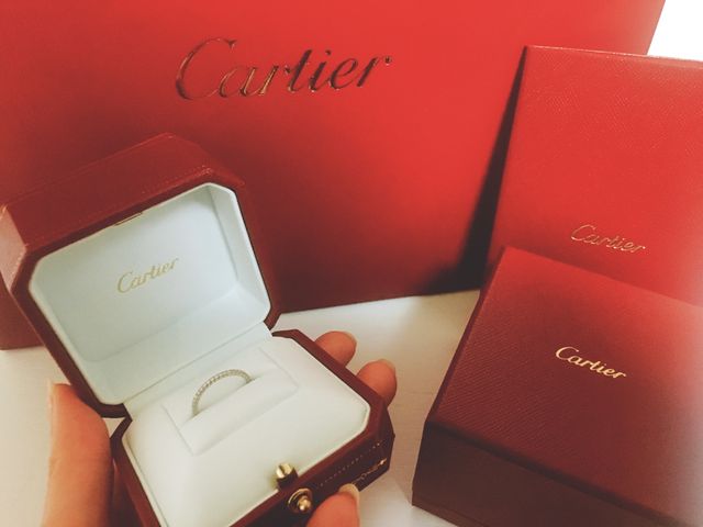 細く華奢でとてもキラキラしていて可愛らしいです。