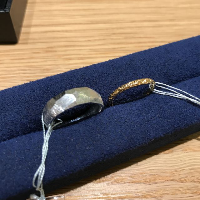 指輪の試着、オーダー時の写真です。