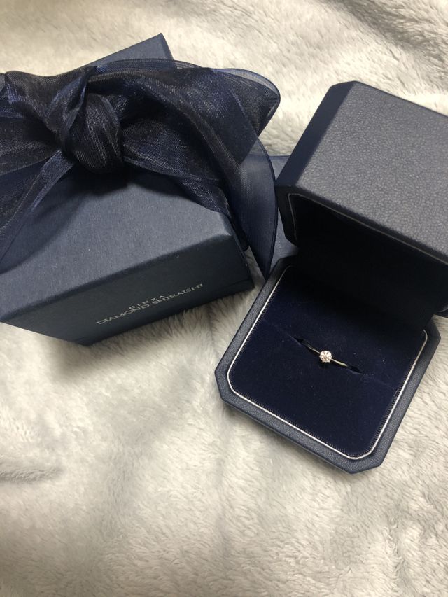 ボックスと婚約指輪です