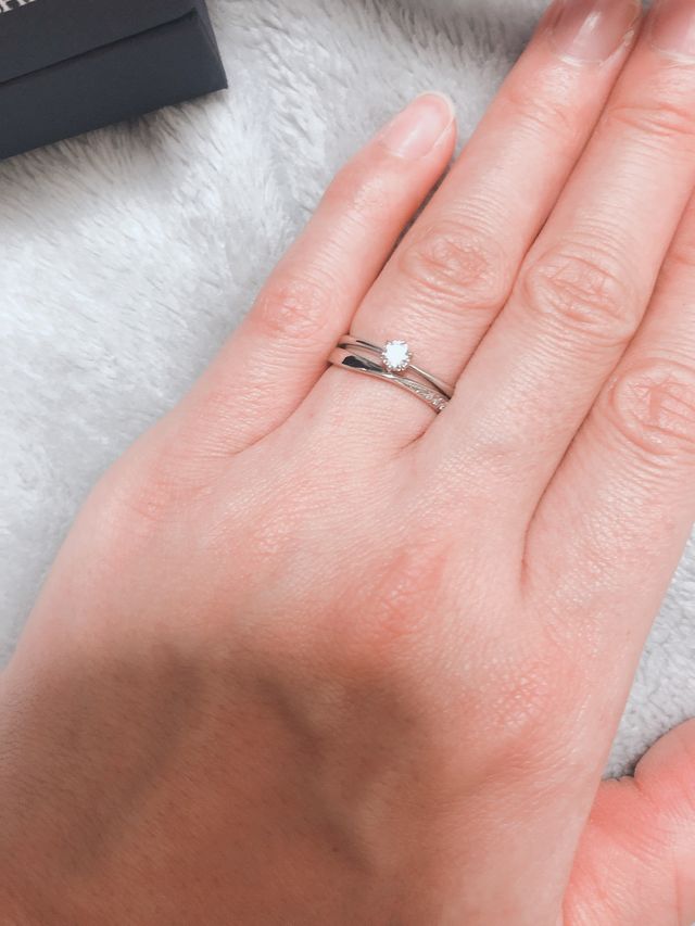 結婚指輪と重ね付けしてみました