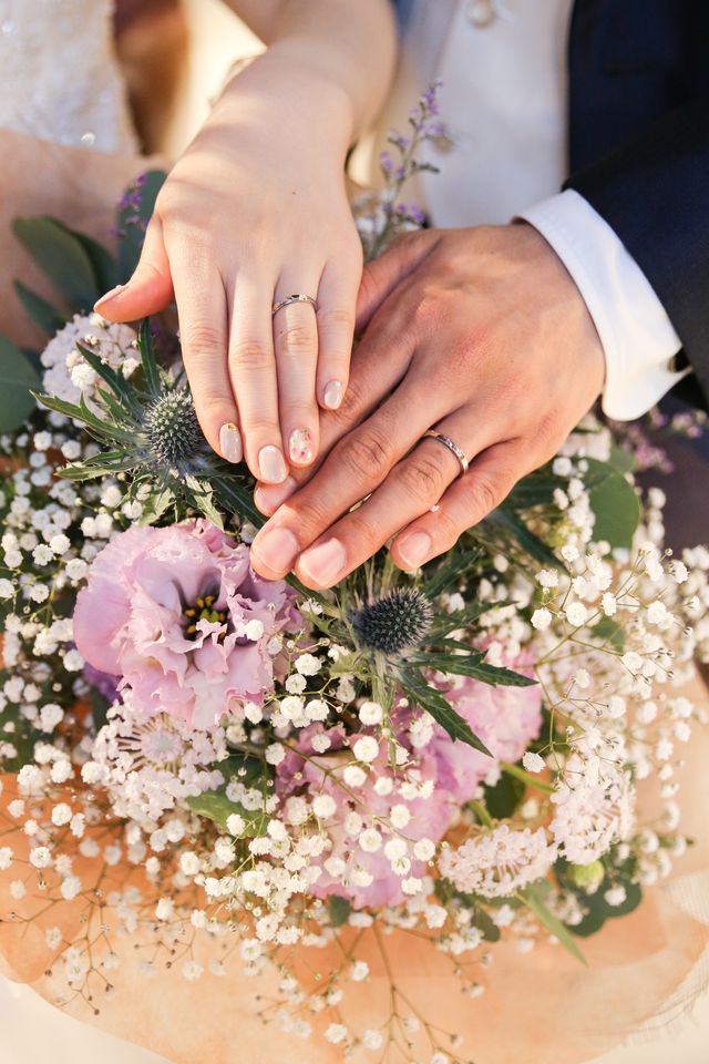 2つ重ねると十字架が現れる