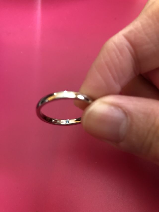内側のブルーダイヤの写真です。
