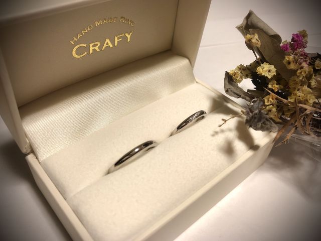 細めストレート・甲丸・鏡面仕上げ。ダイヤを斜めに☆