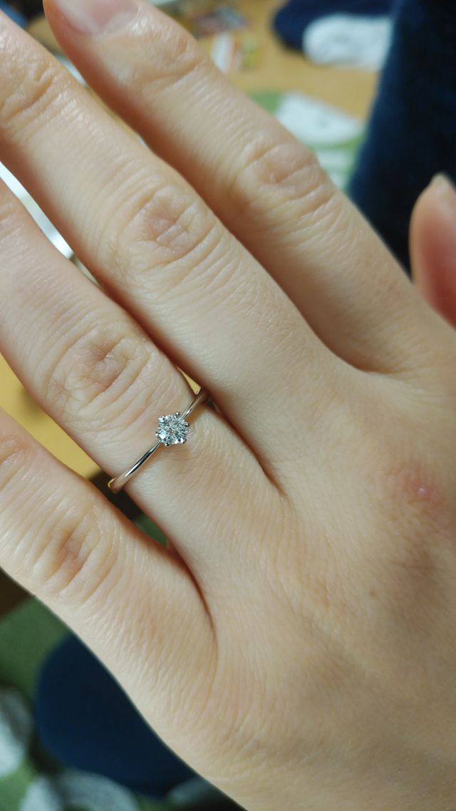 婚約指輪を渡し、サイズもピッタリでした。