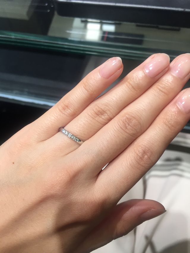 ダイヤが5粒入っているので、ハーフエタニティーのよう！