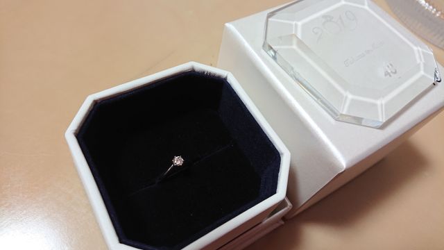 ケースもリングもキラキラしてあける瞬間からどきどきしました！